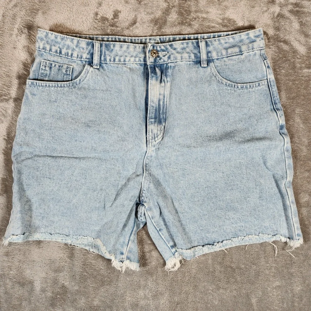 Shein Shorts Women's‎ 14 2XL 35X6 High Rise Cut-Off Denim Mom Light Wash Blue